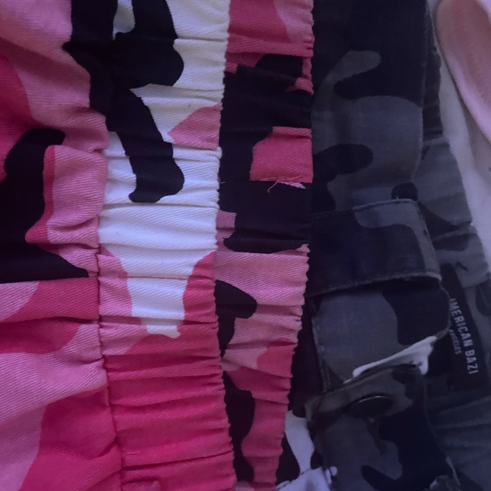 camouflage pants- pink and black